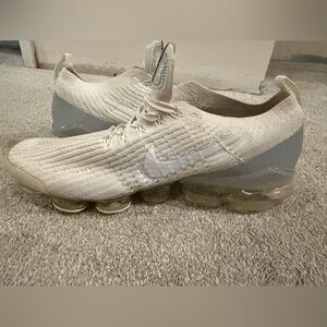 Nike White Vapormax Flyknit Shoes